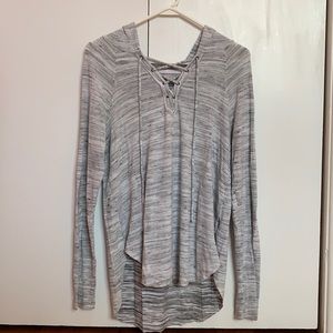 AMERICAN EAGLE || Grey and White Long Sleeve